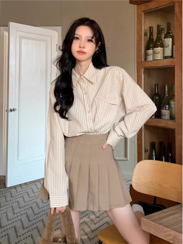 Prugasta slojevita košulja s ovratnikom polo, ravni kroj, duge rukave, poliester (95%+), casual stil