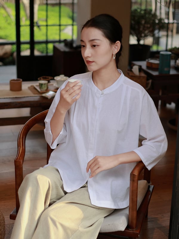 Ženska košulja: pamuk; imitacija ramije, sand-washed; stojeći ovratnik; rukav 3/4; kopčanje na jedan red gumba