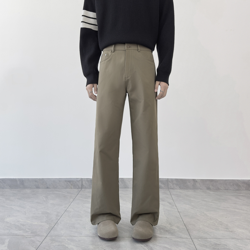 Hlače slim-fit, bez nabora, s detaljem bočnog gumba, poliester vlakno, jesen 2025, casual