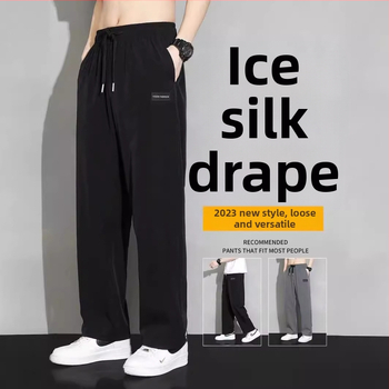 Sportske casual hlače ravnog kroja, lagani poliester, prozračarne i brzo se suše, srednji porast.