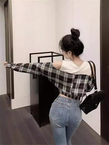 Košulja s izgledom dvaju dijelova, karirani uzorak s 3D efektom, dugi rukavi, okrugli ovratnik, poliester