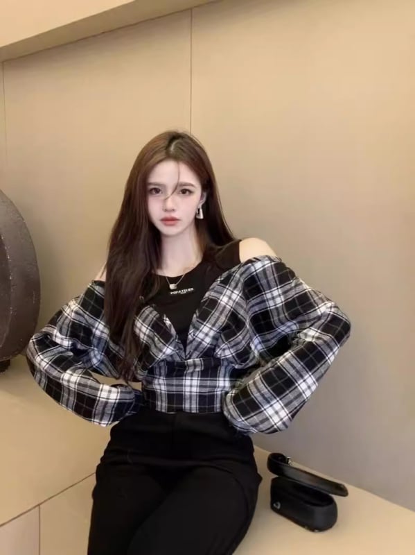 Košulja s izgledom dvaju dijelova, karirani uzorak s 3D efektom, dugi rukavi, okrugli ovratnik, poliester