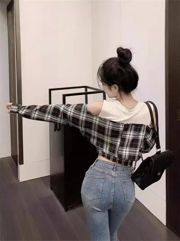 Košulja s izgledom dvaju dijelova, karirani uzorak s 3D efektom, dugi rukavi, okrugli ovratnik, poliester