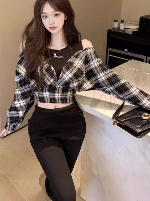 Košulja s izgledom dvaju dijelova, karirani uzorak s 3D efektom, dugi rukavi, okrugli ovratnik, poliester