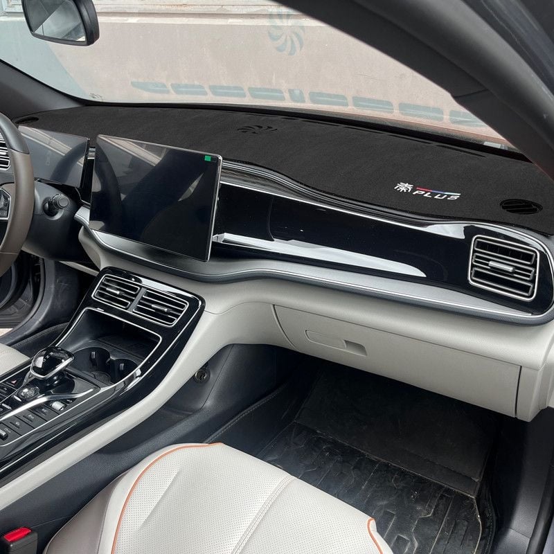 BYD Qin Plus 2021-2024 Središnja konzola – sjenila za sunce i podloga za ploču instrumenta, velur, protuklizno, toplinska izolacija