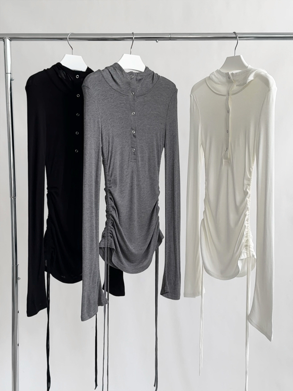LOOP IN duk s kapuljačom i vezanjem u struku, dugi rukavi, korejski stil, pamuk-akril smjesa, panel kolage detalj, slim fit, duljina 50–65 cm