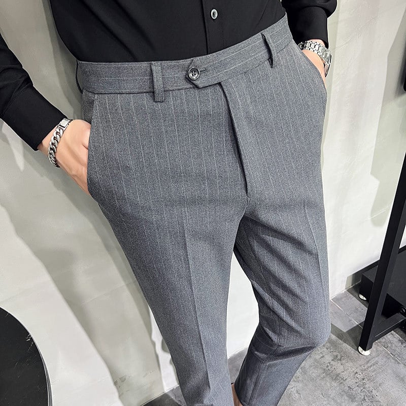 Prugaste muške hlače za odijelo, ravnog kroja, lagani poslovni stil, mikroelastične, poliester 67.2%