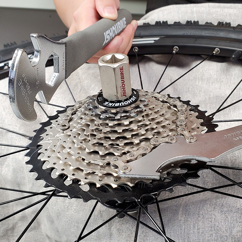 Инструмент за демонтаж и монтаж на flywheel за велосипед – подходящ за пътни и планински велосипеди; Материал: Друг; Марка: Друг; Не е вносен