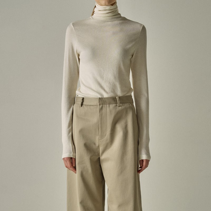 Majica s visokim ovratnikom, dugim rukavima, uski kroj, od viskoznog vlakna