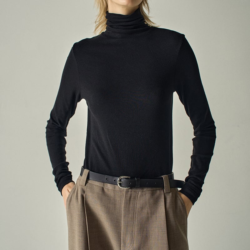 Majica s visokim ovratnikom, dugim rukavima, uski kroj, od viskoznog vlakna