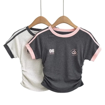 Pamukasta T-majica s color-block uzorkom, kratki rukavi, okrugli izrez, slim kroj, zapadni street-hipster stil