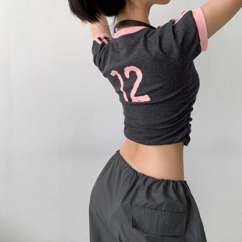 Pamukasta T-majica s color-block uzorkom, kratki rukavi, okrugli izrez, slim kroj, zapadni street-hipster stil