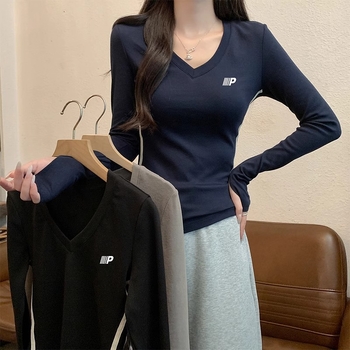 Majica s V-izrezom, dugi rukav, uski kroj, tisk s tekstom