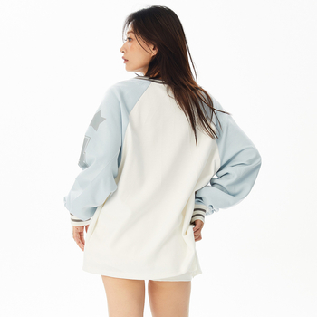 Tricou damă din bumbac cu imprimeu text, decolteu în V, mâneci lungi, croială lejeră, 50–70% bumbac