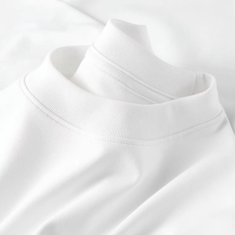 Tricou din bumbac 95% cu imprimeu cu logo, croială lejeră, guler rotund, mâneci scurte
