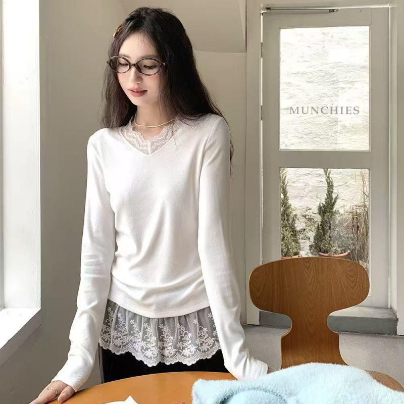 T-shirt s V-izrezom i čipkasti rub, dugi rukavi, dizajn kolage, poliester 90–95%, obična duljina 50–65 cm