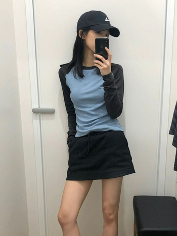 Tricou damă cu mâneci lungi raglan, guler rotund, croială Slim-fit, bumbac-spandex