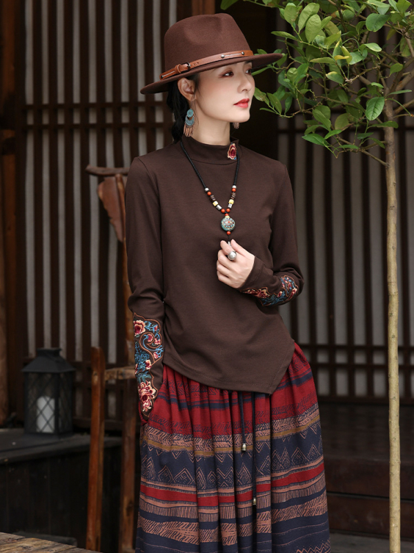 Majica s dugim rukavima, floralna vezenja, polu-visoki ovratnik, uski kroj, pamuk-elastan, jesen 2025