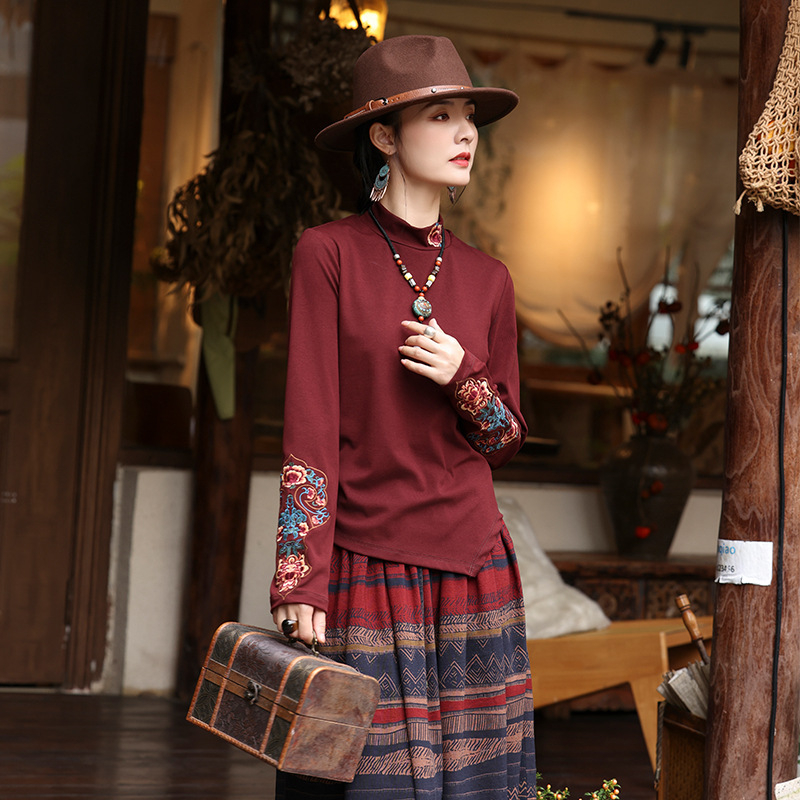 Majica s dugim rukavima, floralna vezenja, polu-visoki ovratnik, uski kroj, pamuk-elastan, jesen 2025