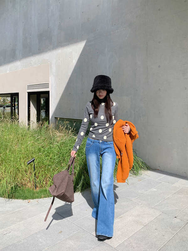Ženska majica s uzorkom valovito-točkastih točaka, dugi rukav, mali turtleneck ovratnik, 70–80% poliester