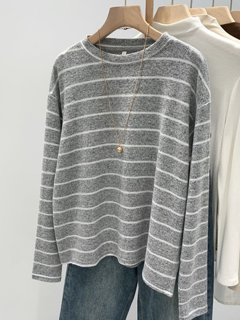 Ženska T-shirt s kapuljom, ležernog kroja, prugasti uzorak, poliester s imitacijom krzna zeca, dugi rukav, okrugli ovratnik, jesen 2025