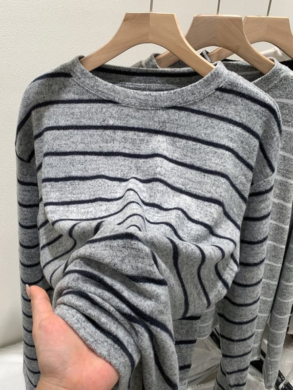 Ženska T-shirt s kapuljom, ležernog kroja, prugasti uzorak, poliester s imitacijom krzna zeca, dugi rukav, okrugli ovratnik, jesen 2025