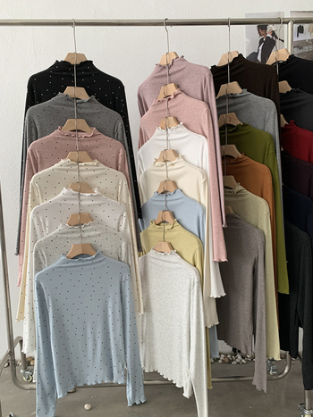 Majica u korejskom ležernom stilu s polu-visokom ovratnikom, dugim rukavima i smjesom pamuka i poliester.