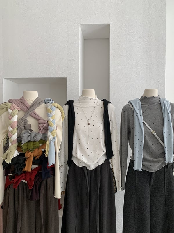 Majica u korejskom ležernom stilu s polu-visokom ovratnikom, dugim rukavima i smjesom pamuka i poliester.