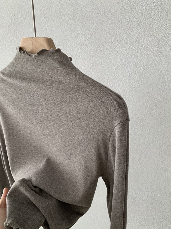 Majica u korejskom ležernom stilu s polu-visokom ovratnikom, dugim rukavima i smjesom pamuka i poliester.