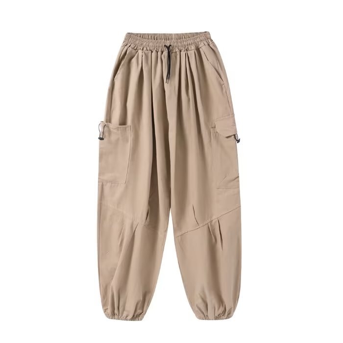 Casual radne hlače, inspirirane High Street stilom i overalom, opuštene, ravno širokog kroja, srednji pojas, poliester 70%
