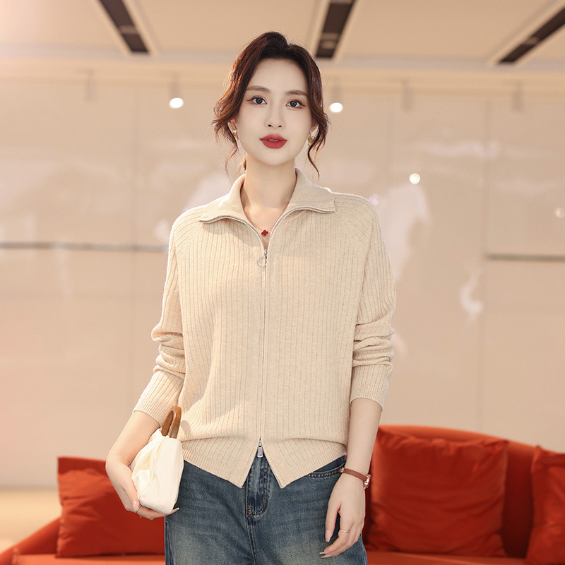 Vuneni kardigan sa zipom sprijeda, normalne duljine, dugi rukavi, čista vuna