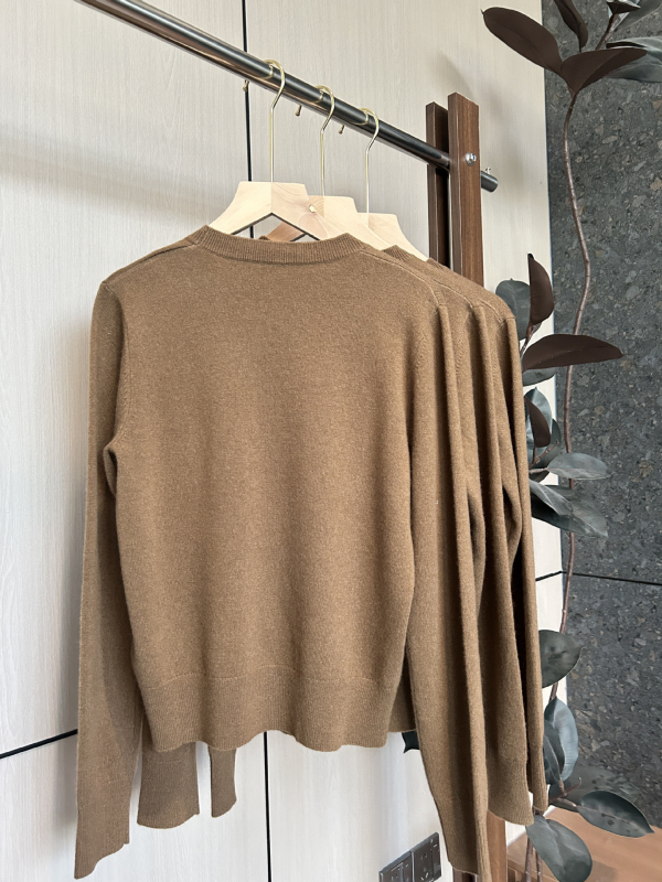 Džemper od vune i kašmira, pleteni, jednobojni uzorak, okrugli ovratnik, dugi rukavi