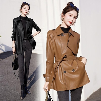 Ženska jakna od prave ovčje kože, duga 80–100 cm, ovratnik u stilu saka, dvostruko kopčanje s kopčama, regular kroj, gradski vjetar-stil