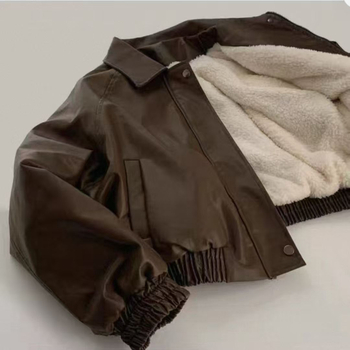 Ženska jakna od PU umjetne kože, polo ovratnik, zatvarač, široki kroj, patchwork detalji