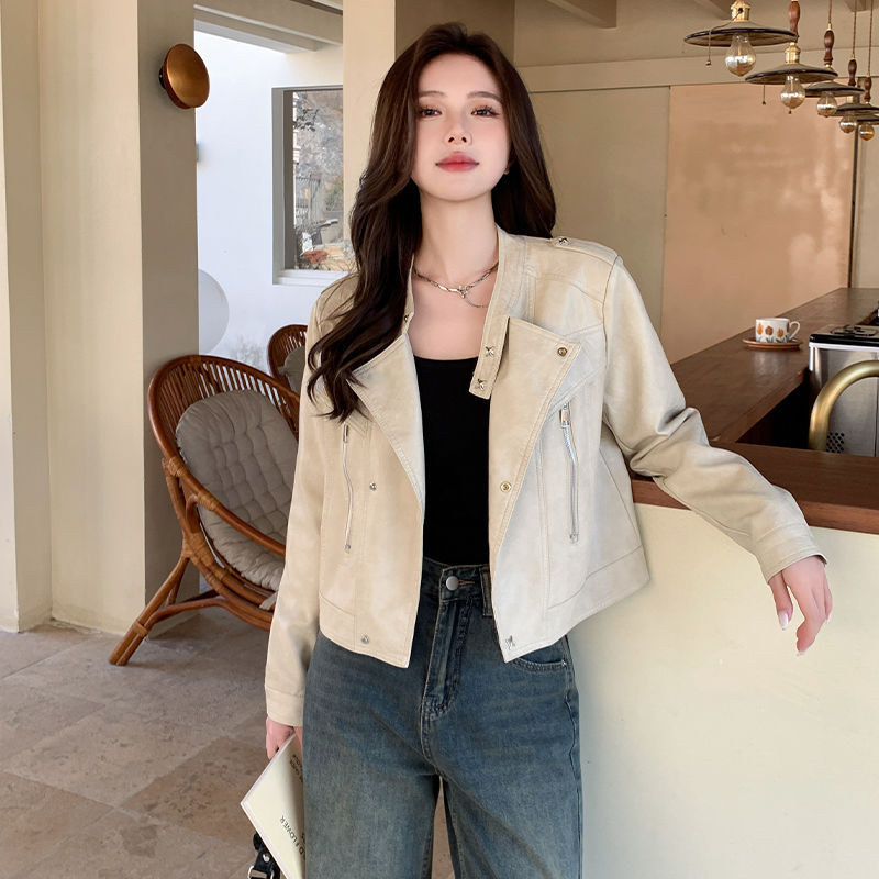 Ženska kratka biker jakna od umjetne PU kože, sa stojećim ovratnikom, zakopčavanje na kopčama, dugi rukavi, jesen 2025