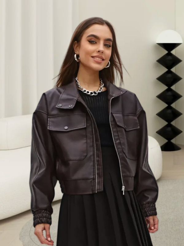 Ženska jakna od umjetne kože s lapel ovratnikom, dugi rukavi, zip sprijeda, poliester-spandeks smjesa; vintage gradski stil, ljeto 2025.