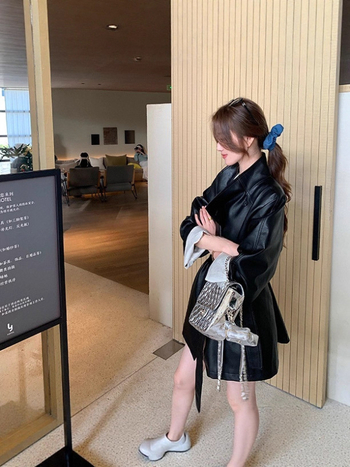 Ženska PU kožna jakna, sako-ovratnik, kopčanje s vezicama, srednja duljina, ležeran kroj