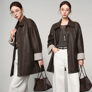 Ženska kožna jakna od ovčje kože, srednje duljine, elegantan gradski stil, zatvaranje kopčama i kukama.