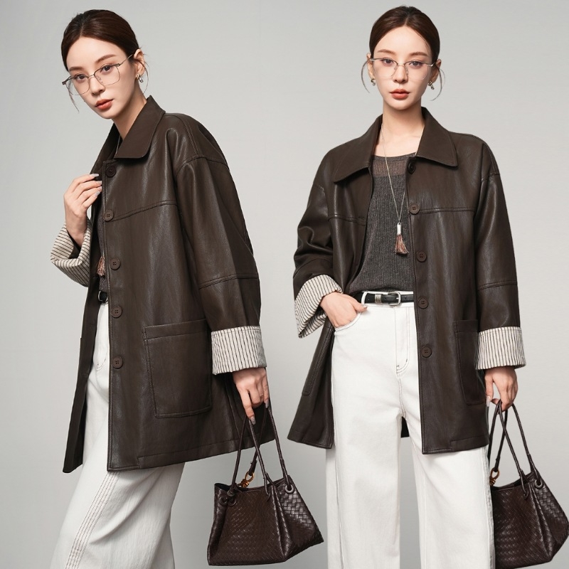 Ženska kožna jakna od ovčje kože, srednje duljine, elegantan gradski stil, zatvaranje kopčama i kukama.