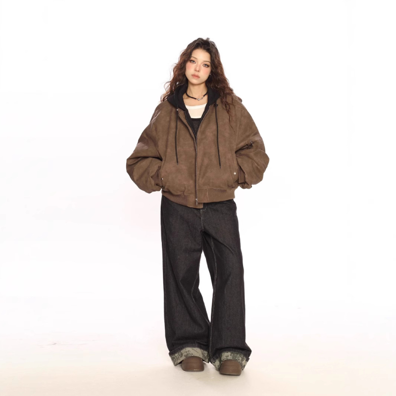 Ženska jakna od umjetne kože s kapuljačom, kratka dužina 40–50 cm, prednji zip, slobodan oversize kroj, ulični hip-hop stil.