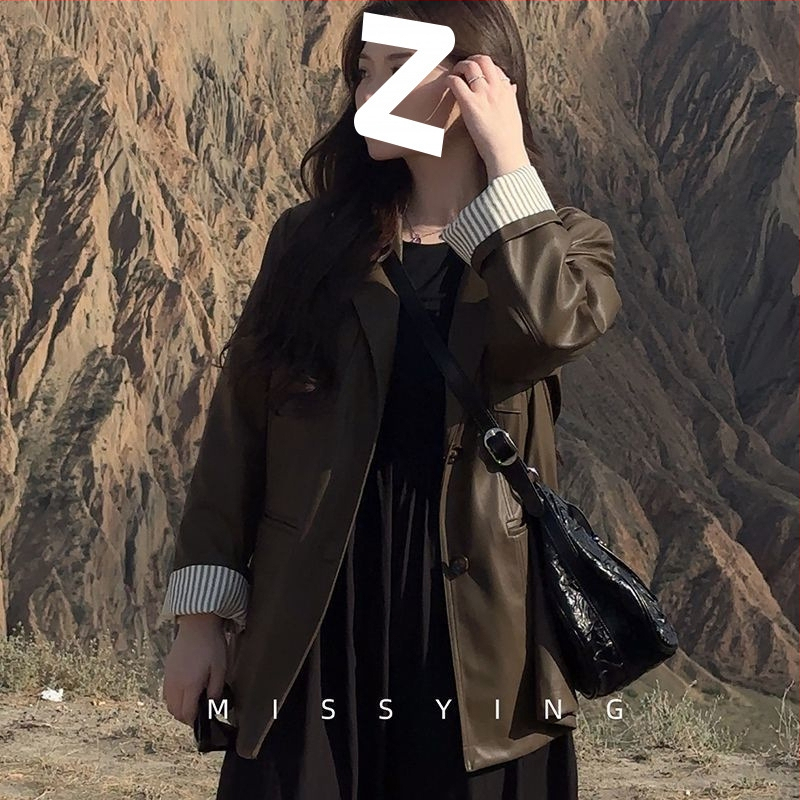 Ženska kožna jakna, ovratnik u stilu sakoa, produženi kroj, dugi leteći rukavi, prednji zatvarač s dva gumba, isprana koža