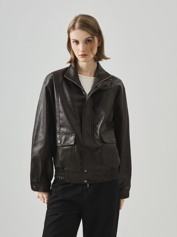 Jakna od umjetne kože za žene, s ovratnikom-stojnikom, labav kroj, dugi rukavi, poliester tkanina