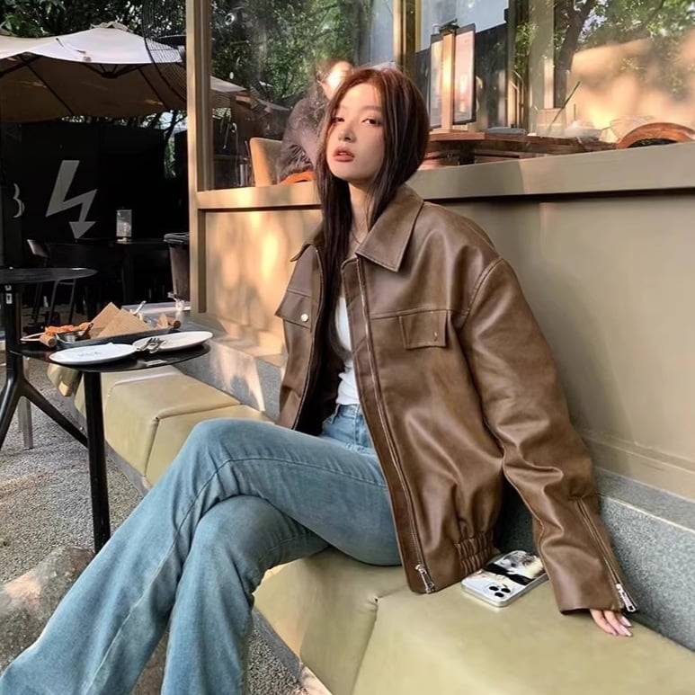 Ženska jakna od umjetne kože, polo ovratnik, zip zatvarač, široka silueta, dugi rukavi