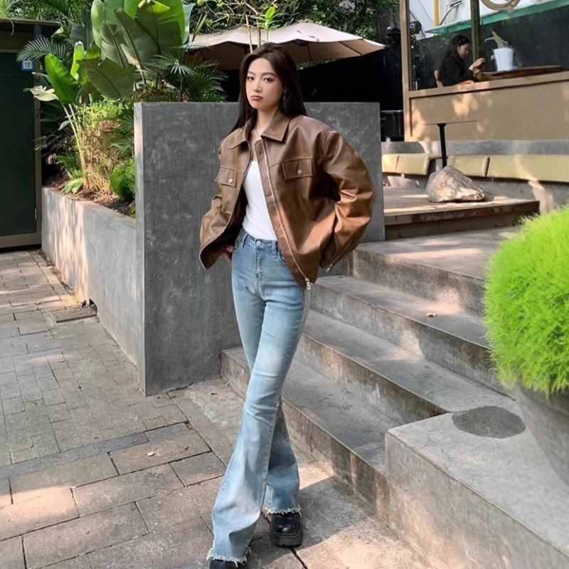 Ženska jakna od umjetne kože, polo ovratnik, zip zatvarač, široka silueta, dugi rukavi