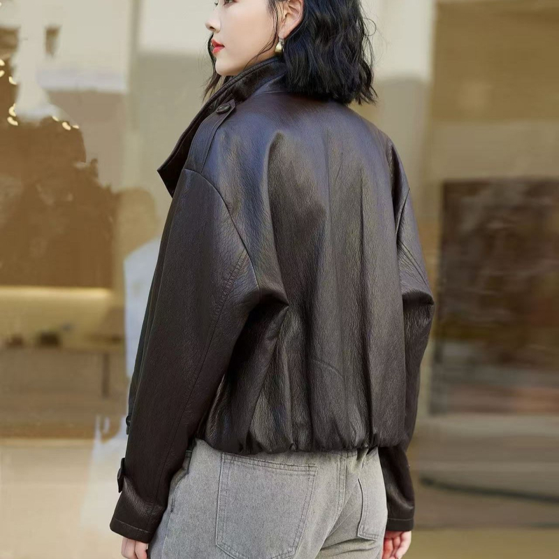 Ženska kratka kožna jakna u američkom stilu, stojeći ovratnik, imitacija kože, rok stil, jesen 2025