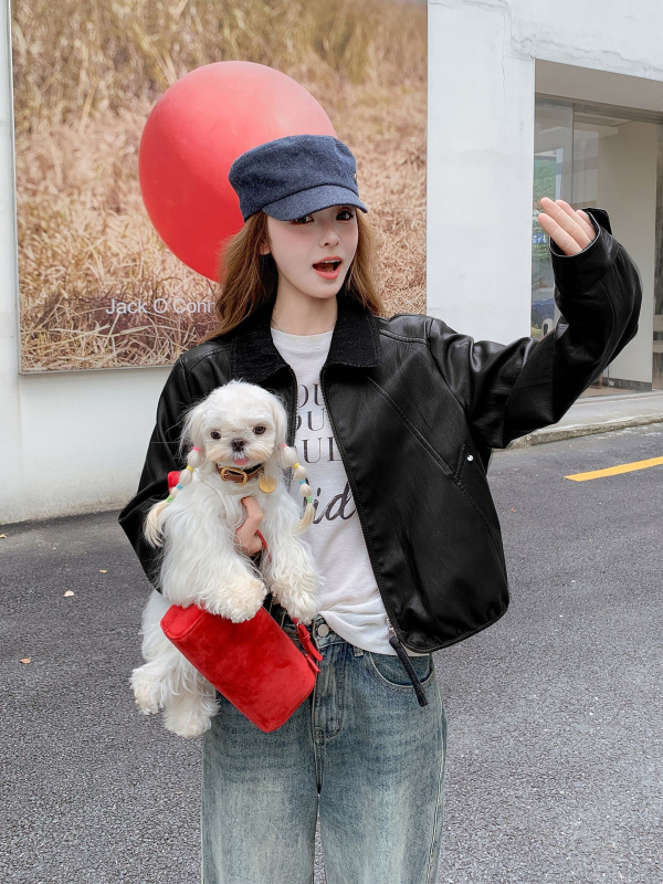 Ženska jakna od umjetne kože s reverom, raglan rukavima, uski kroj – jesen 2025