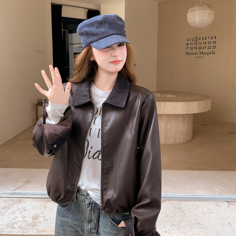 Ženska jakna od umjetne kože s reverom, raglan rukavima, uski kroj – jesen 2025