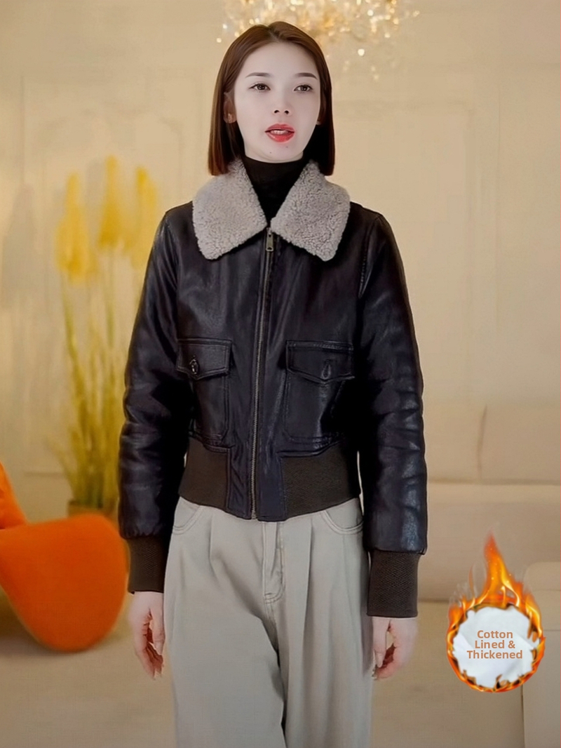 Ženska jakna od umjetne kože s flis podstavom, kapuljačom, ovratnikom od imitacije dlake i zatvaračem