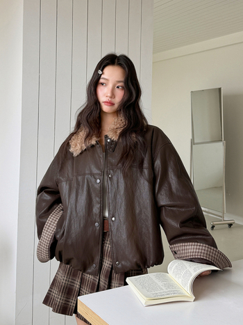 Ženska PU kožna jakna s flis podstavom, stojeći ovratnik, zatvarač, slobodan kroj, zimska 2025, korejski/japanski casual stil