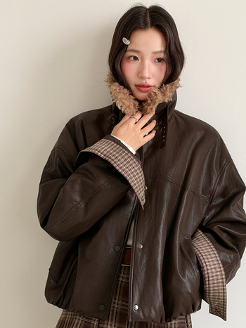 Ženska PU kožna jakna s flis podstavom, stojeći ovratnik, zatvarač, slobodan kroj, zimska 2025, korejski/japanski casual stil